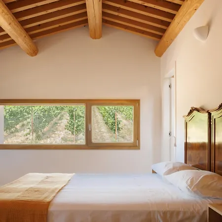 مزرعة للإقامة Castel Bricon لونيغو