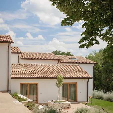 Castel Bricon مزرعة للإقامة