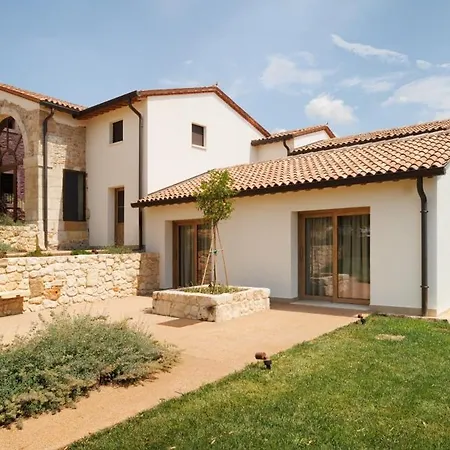 مزرعة للإقامة Castel Bricon *