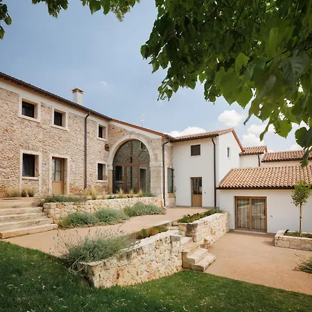 Castel Bricon مزرعة للإقامة لونيغو