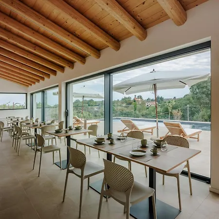 مزرعة للإقامة Castel Bricon لونيغو